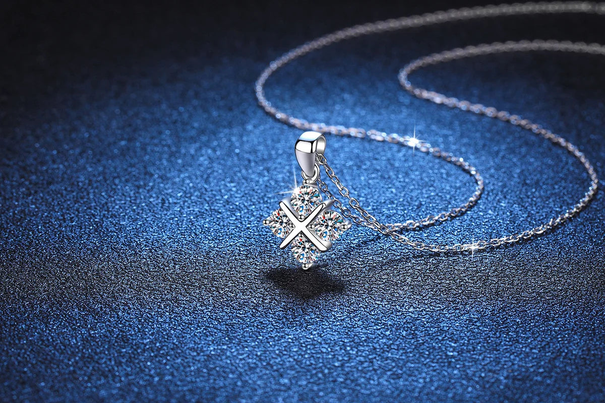 Moissanit-Halskette 4x4 mm Emerald Cut aus 925 Sterling Silber | Soraya Nova