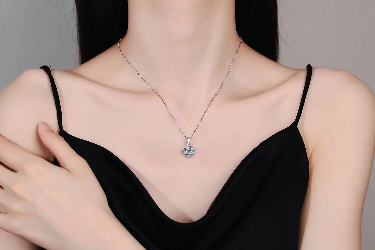 Moissanit-Halskette 4x4 mm Emerald Cut aus 925 Sterling Silber | Soraya Nova