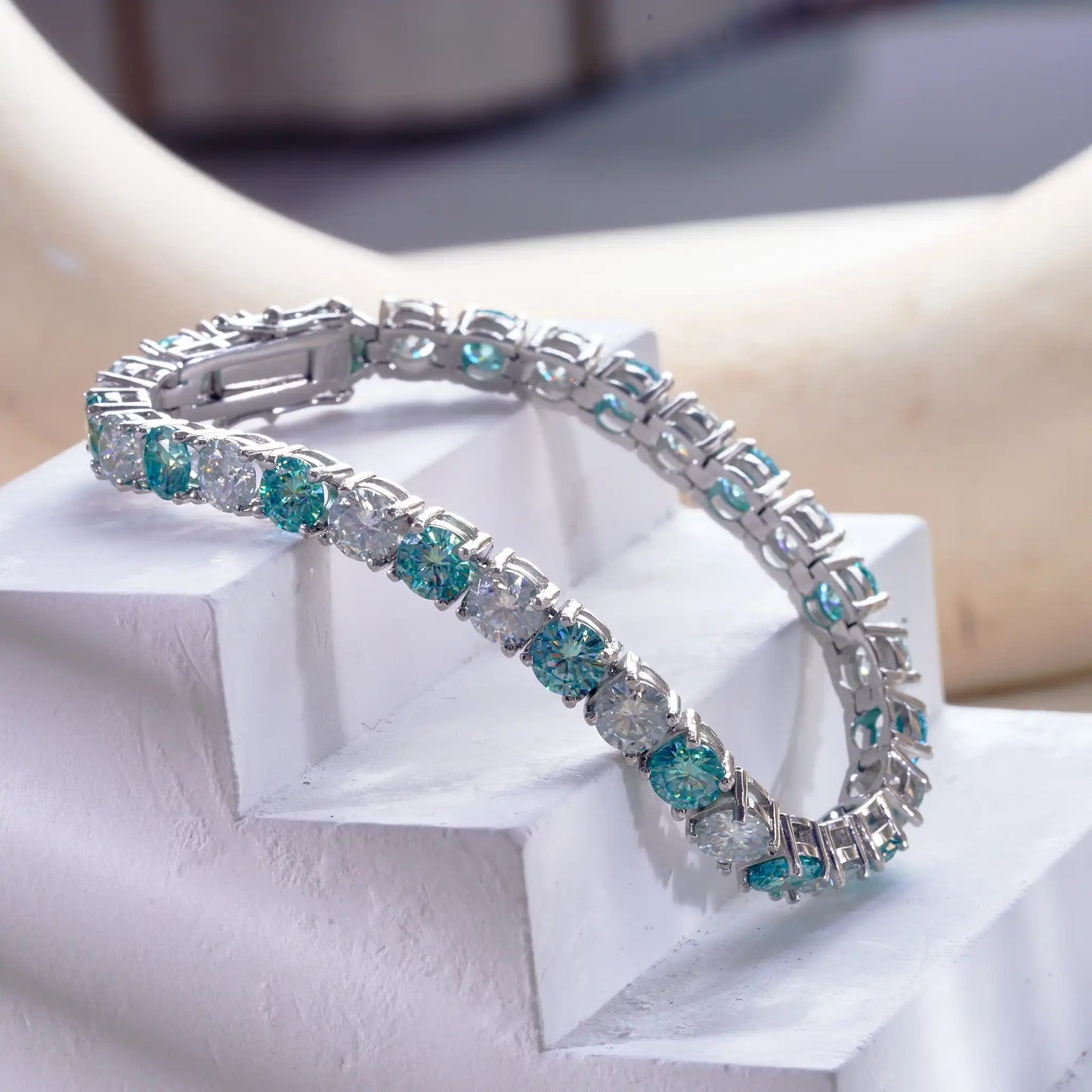 Moissanit Tennisarmband Blau/Weiss – 5 mm Steine, 925 Sterlingsilber, 18 K Weißgold plattiert | Soraya Nova