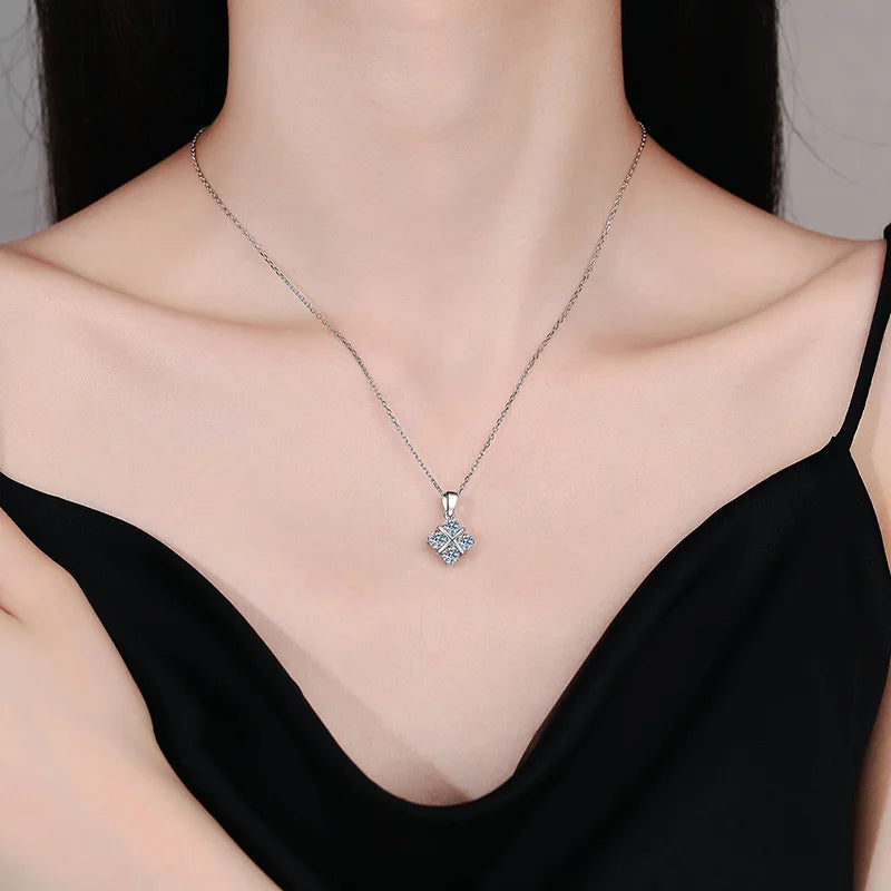 Moissanit-Halskette 4x4 mm Emerald Cut aus 925 Sterling Silber | Soraya Nova