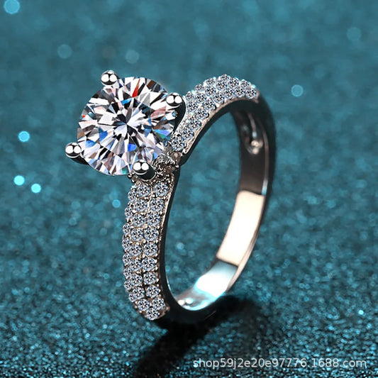 Soraya Nova 2 Karat Moissanit-Ring aus PT950 Platin – Vier-Krappen-Fassung, luxuriöser Glanz in Platin-Eleganz