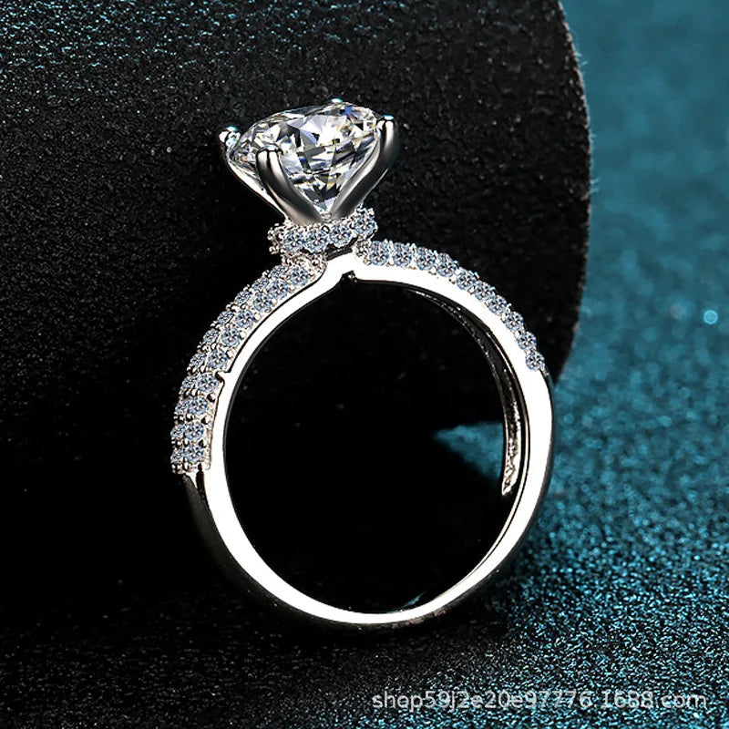 Soraya Nova 2 Karat Moissanit-Ring aus PT950 Platin – Vier-Krappen-Fassung, luxuriöser Glanz in Platin-Eleganz