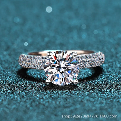 Soraya Nova 2 Karat Moissanit-Ring aus PT950 Platin – Vier-Krappen-Fassung, luxuriöser Glanz in Platin-Eleganz